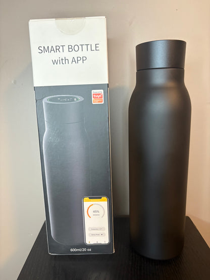 Smart drikkeflaske med temperaturdisplay og innebygd drikkealarm